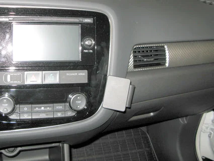 Angled Dash Mount for Mitsubishi Outlander